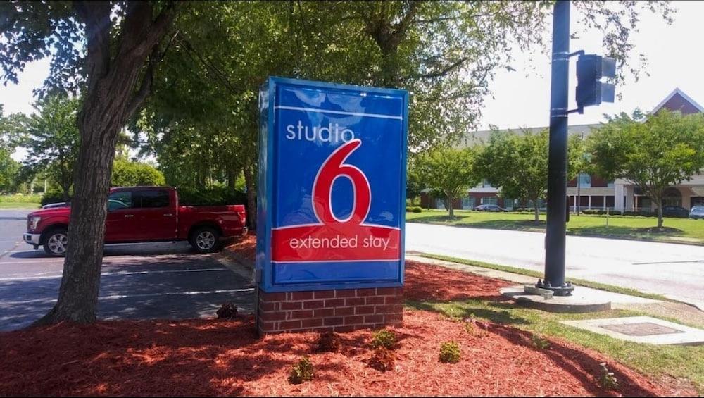 Studio 6-Hampton, Va - Langley Afb Area Hotel Exterior photo