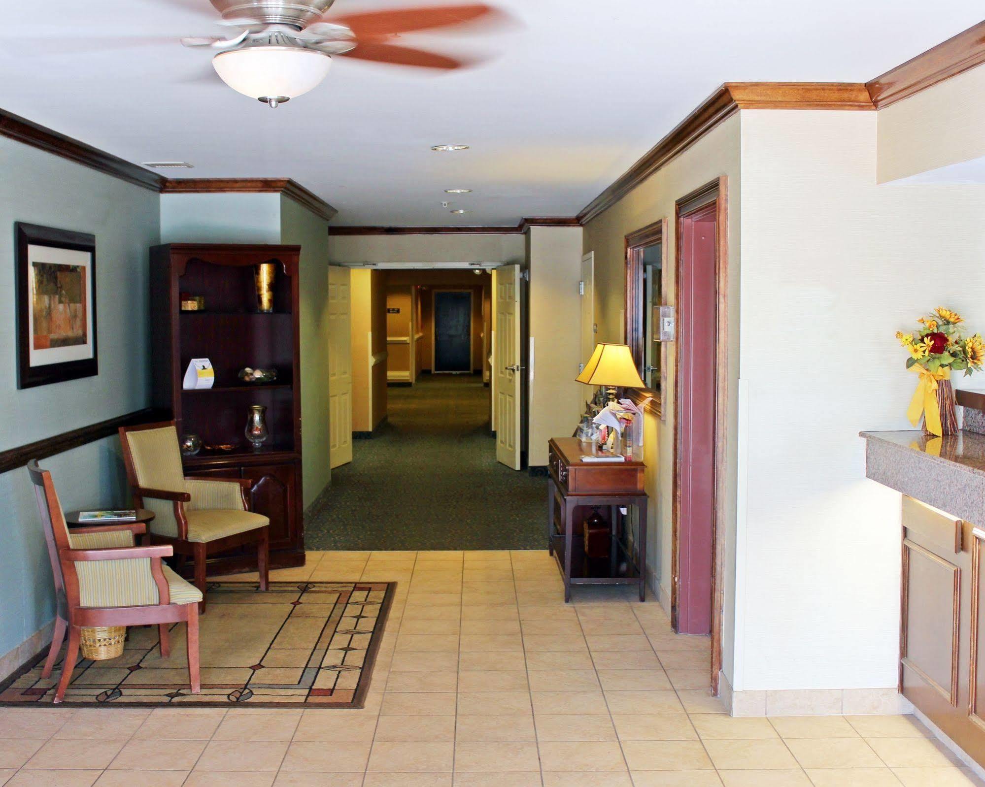 Studio 6-Hampton, Va - Langley Afb Area Hotel Exterior photo