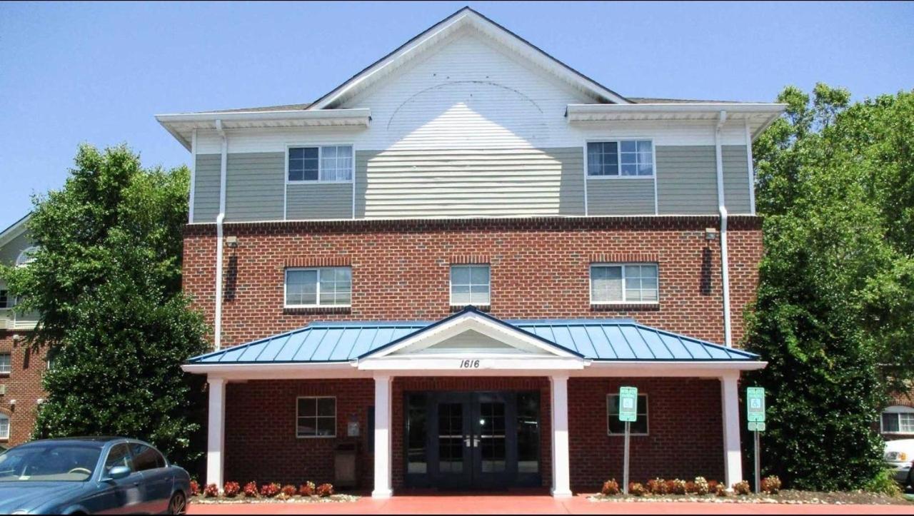 Studio 6-Hampton, Va - Langley Afb Area Hotel Exterior photo